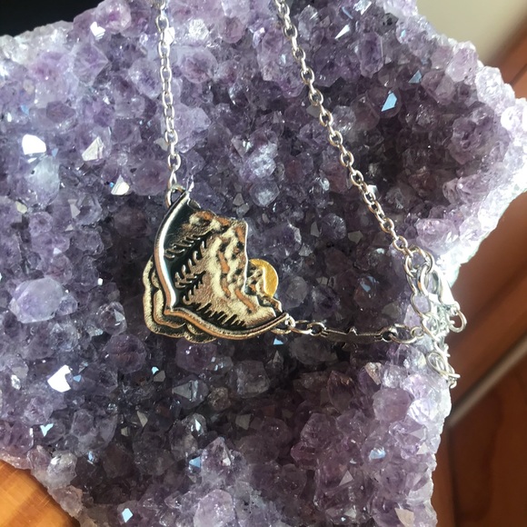 Jewelry - Mountain range necklace
